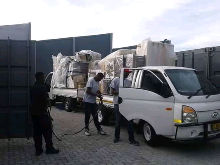 jerrey professional movers loading goods in storage