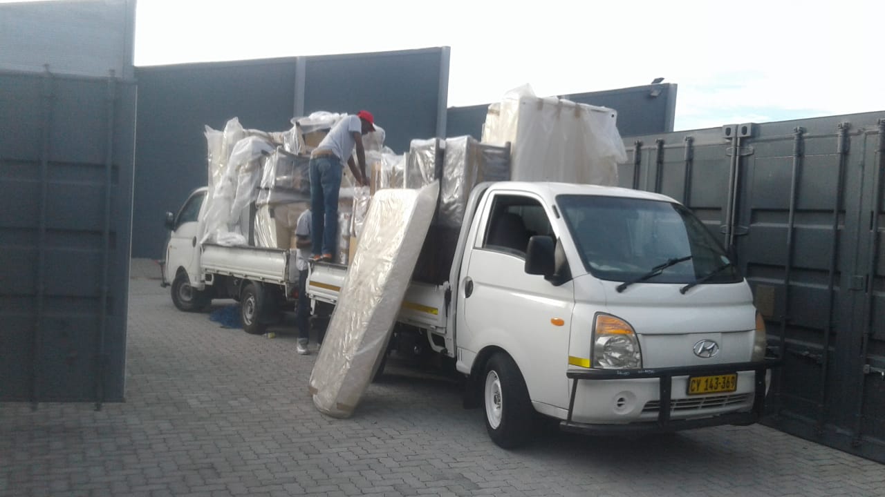 bubble wrapping goods for transportation